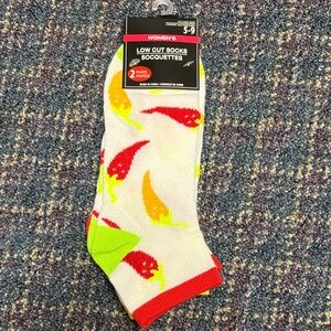 New Greenbrier International 2 pairs of women’s low cut socks size 5-9